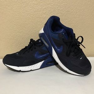 Nike Air Max Ivo Size 7Y